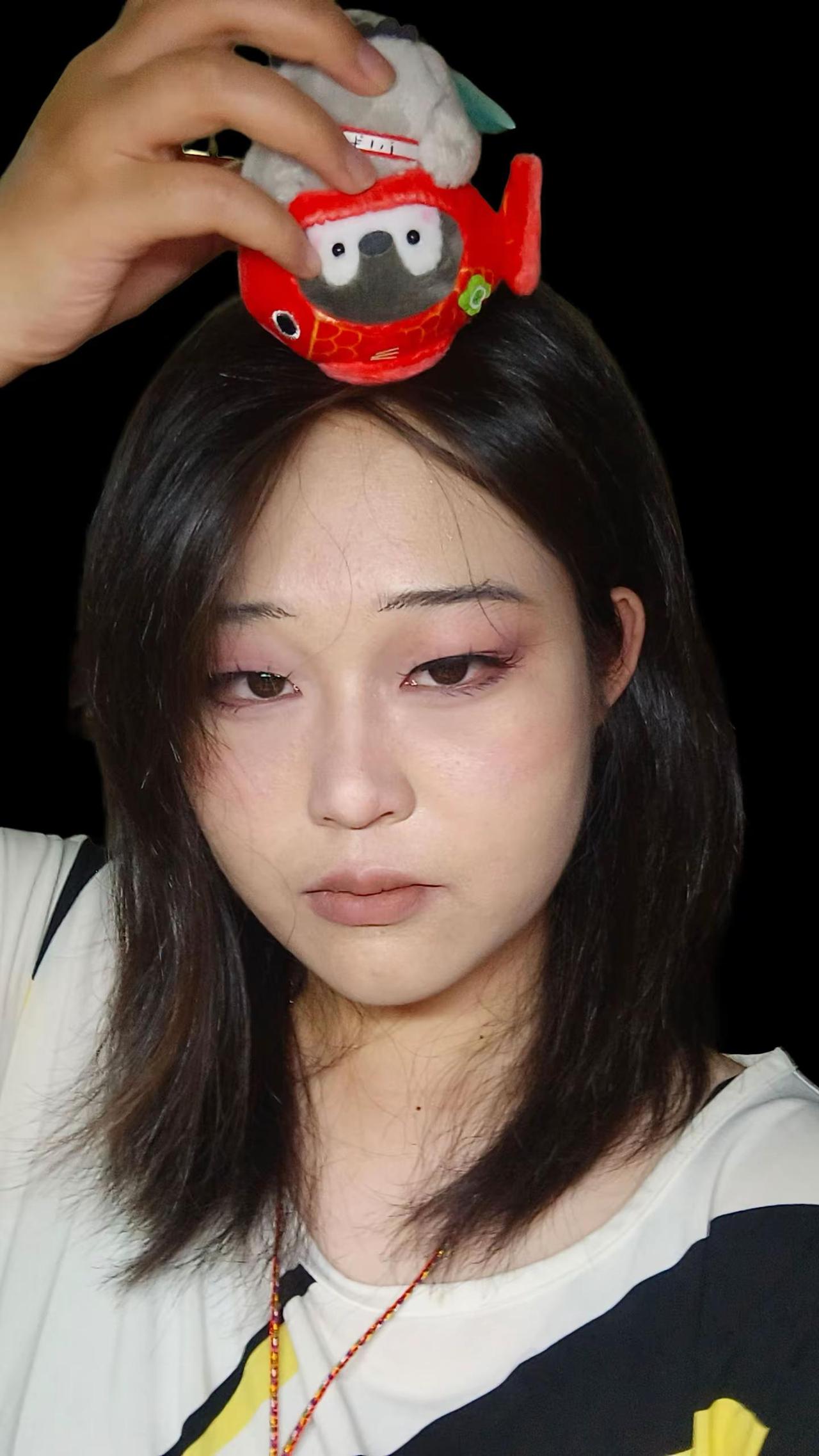 怎么感觉像豆包。肿眼泡