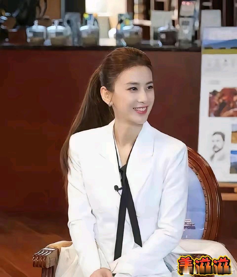 黄圣依离婚之后连气质都变了！ 