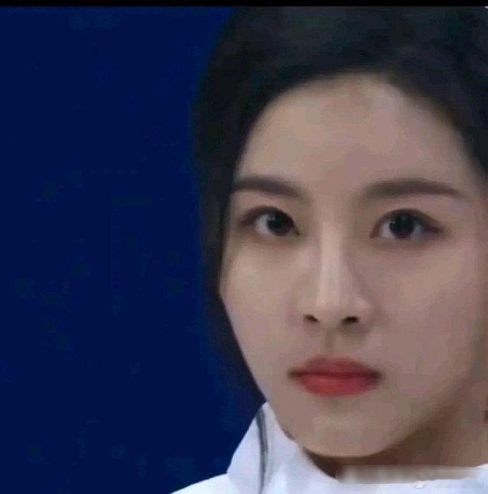 明明可以靠颜值吃饭，却偏偏要做运动员。黑龙江女子击剑队重剑孙芮，应该算是在击剑界
