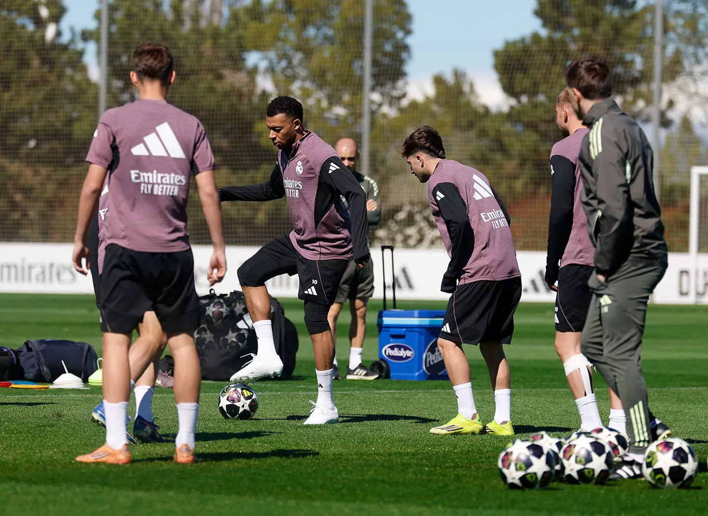 2026.3.15今日，球队备战欧冠联赛。姆巴佩随队训练✅皇马训练halamad