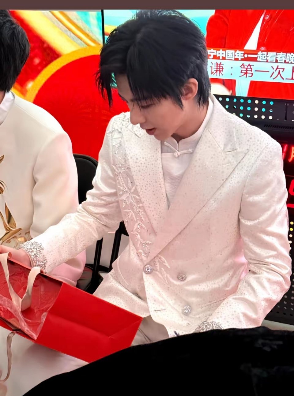 摩登兄弟去年春晚后台好帅的一枚老公