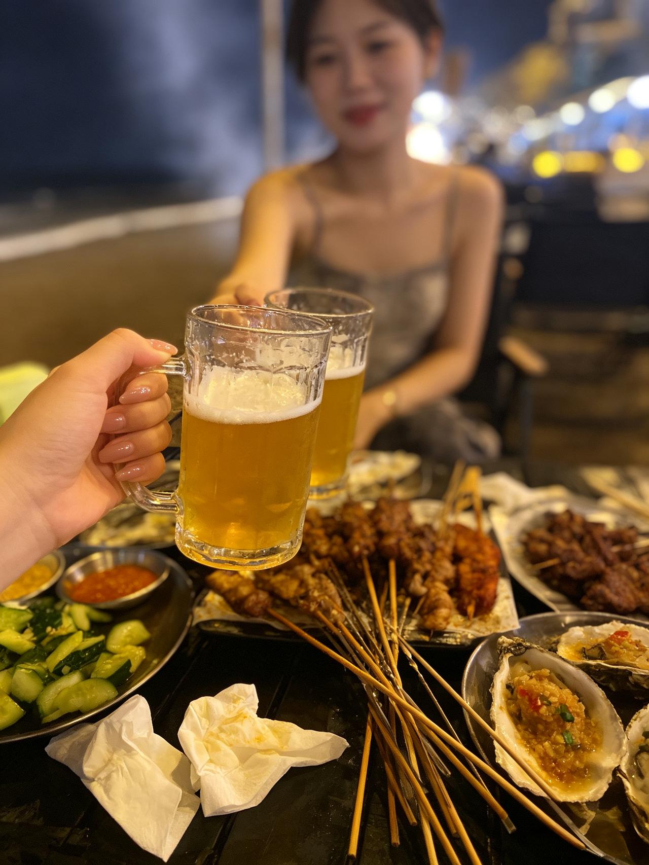以后喝酒就说喝酒，别骗我说有帅哥。松弛感是一种什么状态 辣妹出街