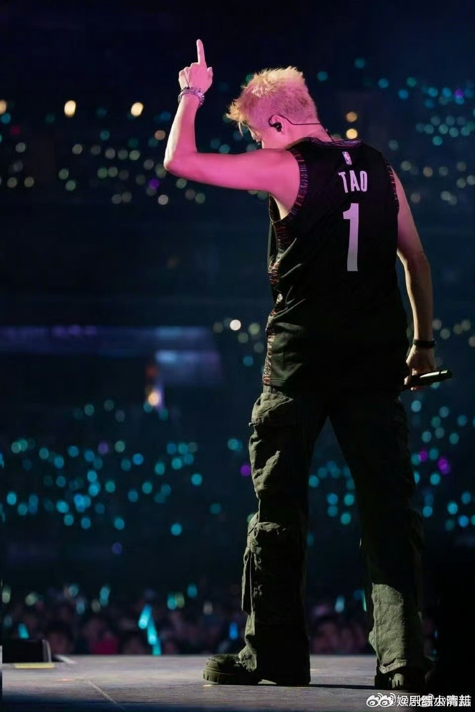 陶喆脱口秀式吃美食 陶喆在武汉体验过早，边吃边用他的方式点评。热干面的酱香、糊汤