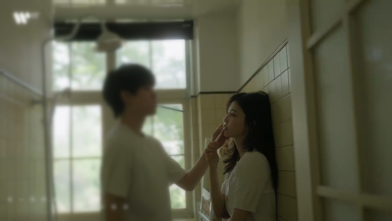 白鹿周翊然透明爱人MV亲了我の白日夢