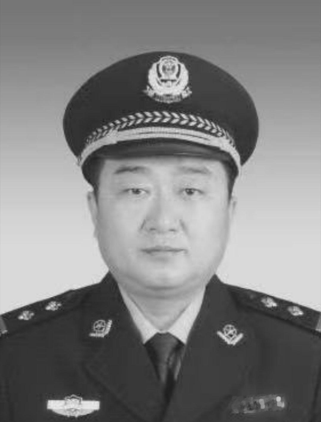 民警杨文峰，于2015年6月在抓捕两名杀人犯罪嫌疑人时与犯罪嫌疑人发生激烈枪战，