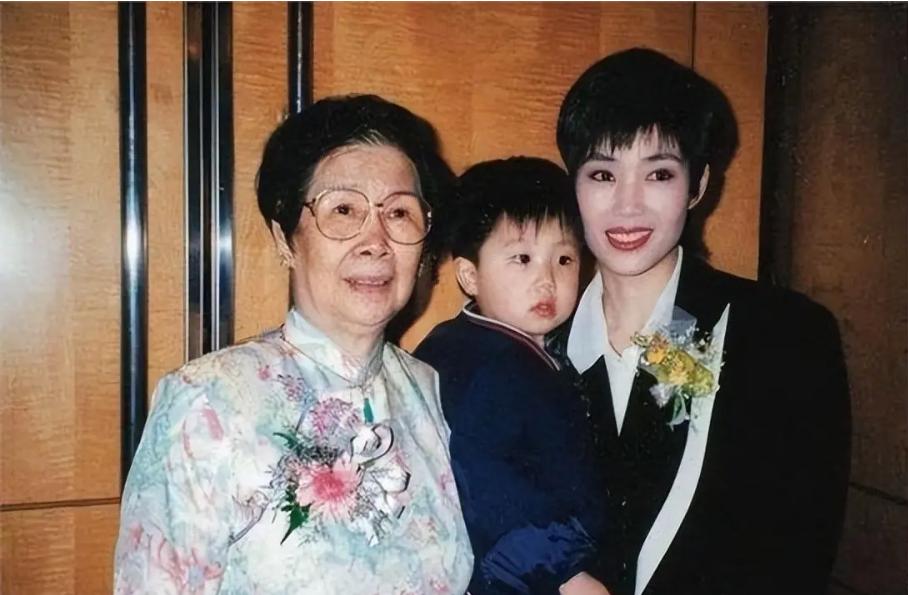 梅艳芳临终前，她妈妈痛骂她：你手握这么大一笔遗产，每个月只给我7万，你实在不孝！