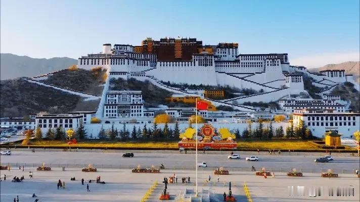 西藏之行布达拉宫广场唱支山歌给党听，藏族人民心向党民族团结 祖国万岁