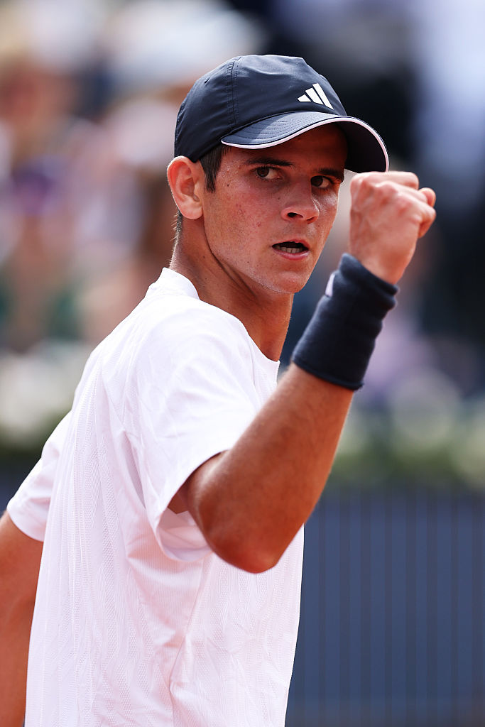 虽然霍达尔今天输了，但还是想夸夸这位小将。19岁的年纪，性格沉稳，有着一手好发球