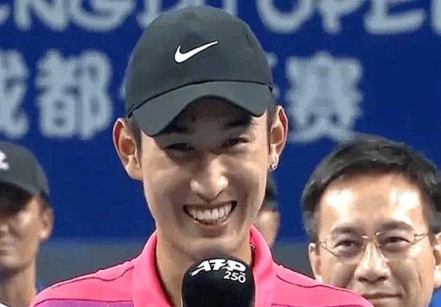 6-3 6-2，19岁商竣程把阿古特打懵
 
对手是前世界前十，红土老油条。
 