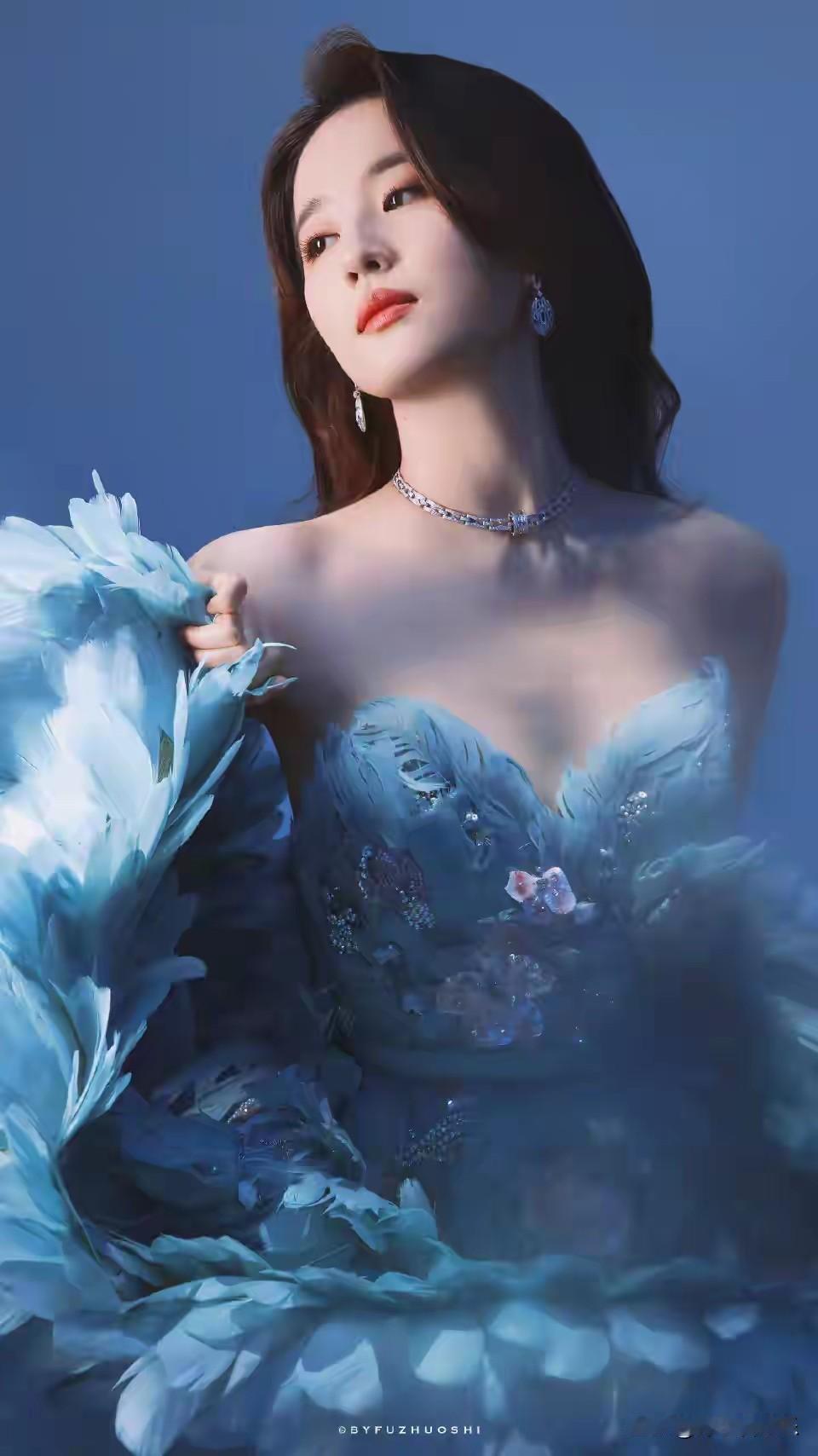 近日，电视剧《轧戏》成为观众热议的焦点，其中36岁男演员代旭凭借饰演的裴轸一角迅