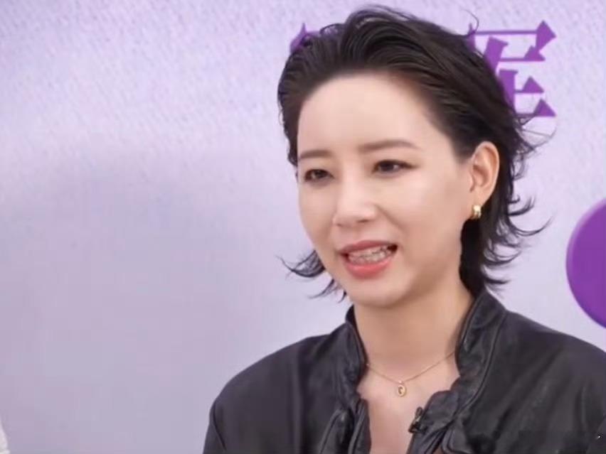 李斯丹妮 允许自己有脆弱的时候李斯丹妮说允许自己有脆弱的时候，原来一直自带锋芒的