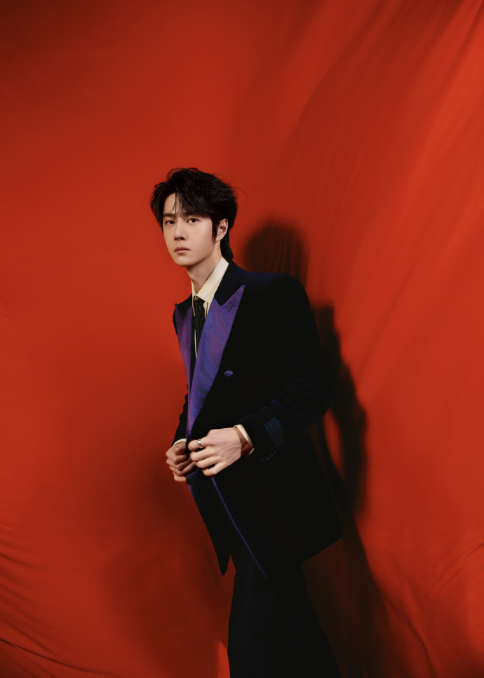 【王一博三登总台春晚】王一博历届春晚造型想说这真的是新老法拉利同台共舞了！《20