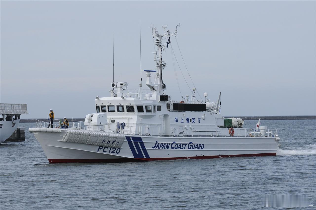 日本海保第一管区PC-120“川雾”号巡视艇前天在北海道知床岬外海训练时，在未发