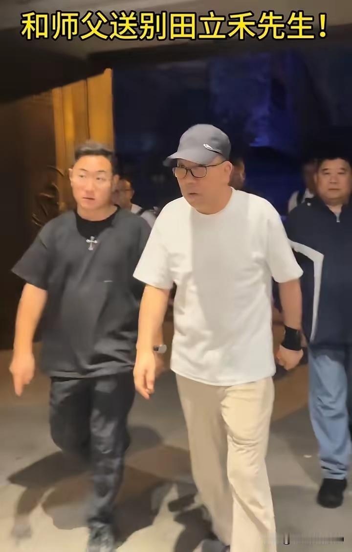 日前天津著名相声名家田立禾去世，曹云金专题为启蒙老师发文悼念，杨仪亲自送田立禾最