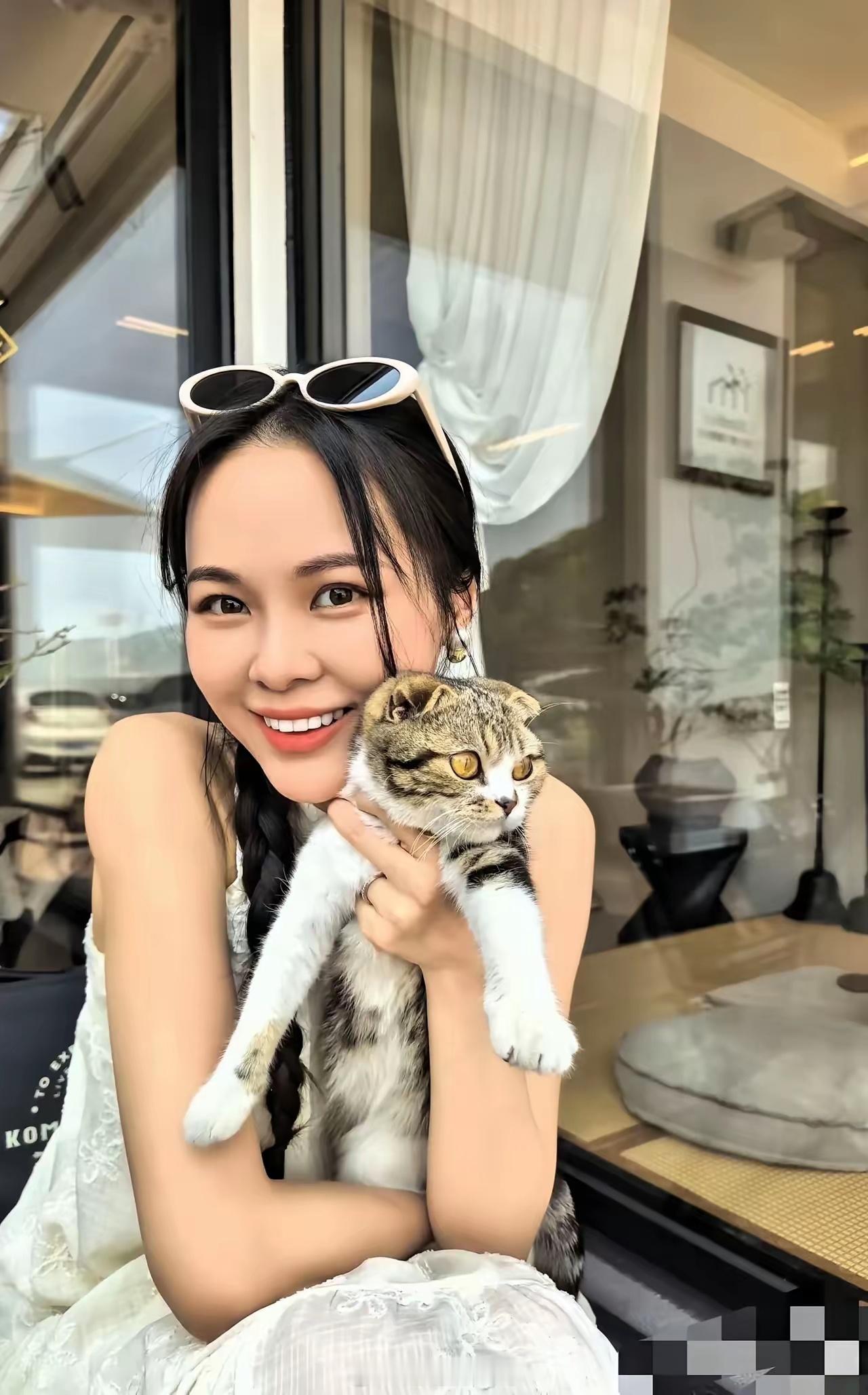 龚爽和她养了十年的猫，她的猫先于她四个月离世。如果她的猫咪不离世，她应该病情不会