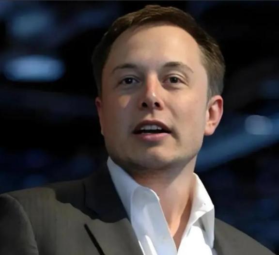 美国上将问马斯克：“如何在军事上，击败中国？”马斯克毫不避讳一针见血地回答：“中