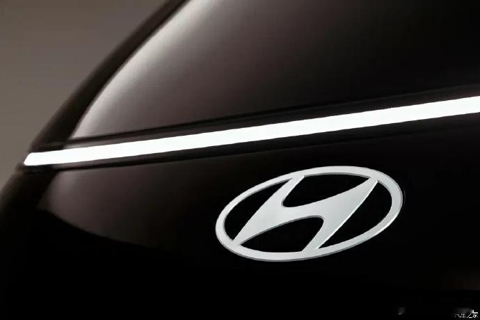 现代高铁MPV纯电版即将发布被称为 “高铁版 MPV” 的现代 STARIA 纯