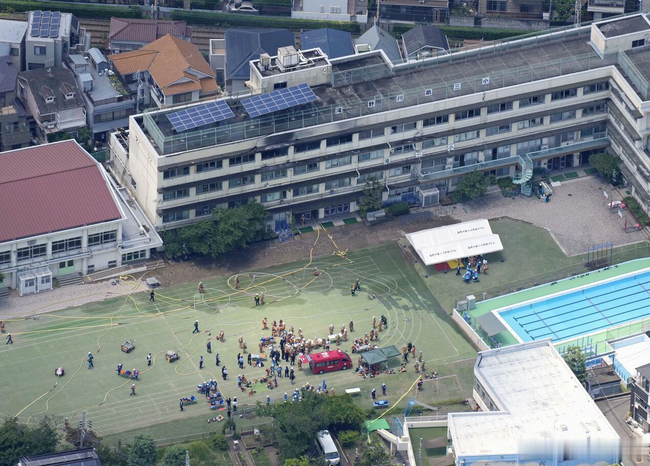 东京北区小学发生火灾 10人受伤 全体师生紧急疏散海外新鲜事 日本东京都北区一所