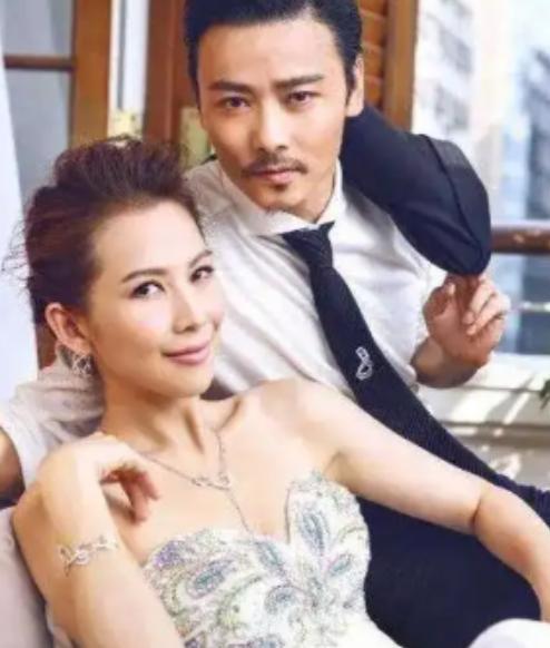 刘銮雄当着张晋的面说：“你老婆跟了我六年。”现场鸦雀无声，都等着看张晋翻脸。张晋