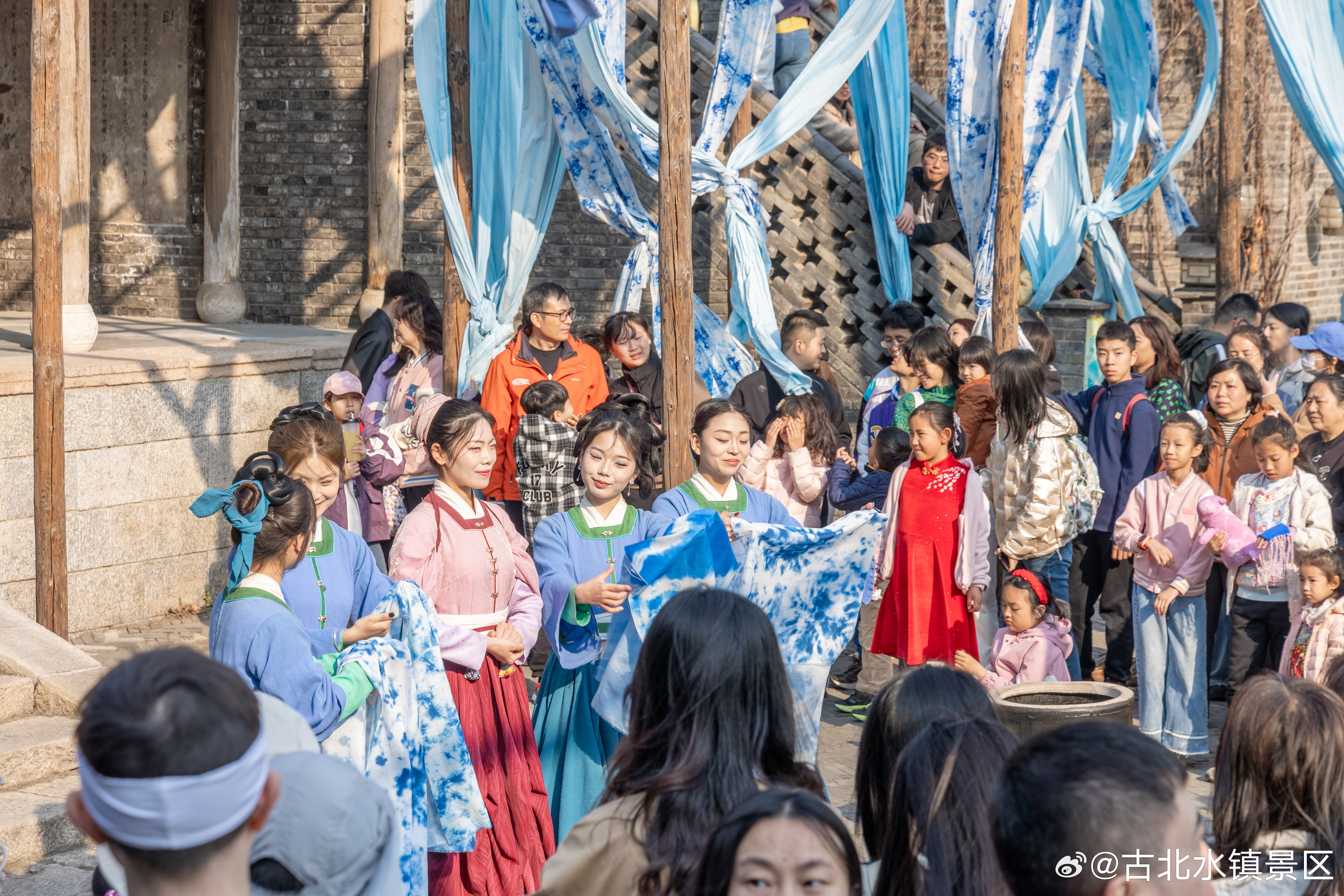 花自向阳开，人终朝前走愿所有美好如期而至早安，宝子们～#古北水镇# #司马台长城