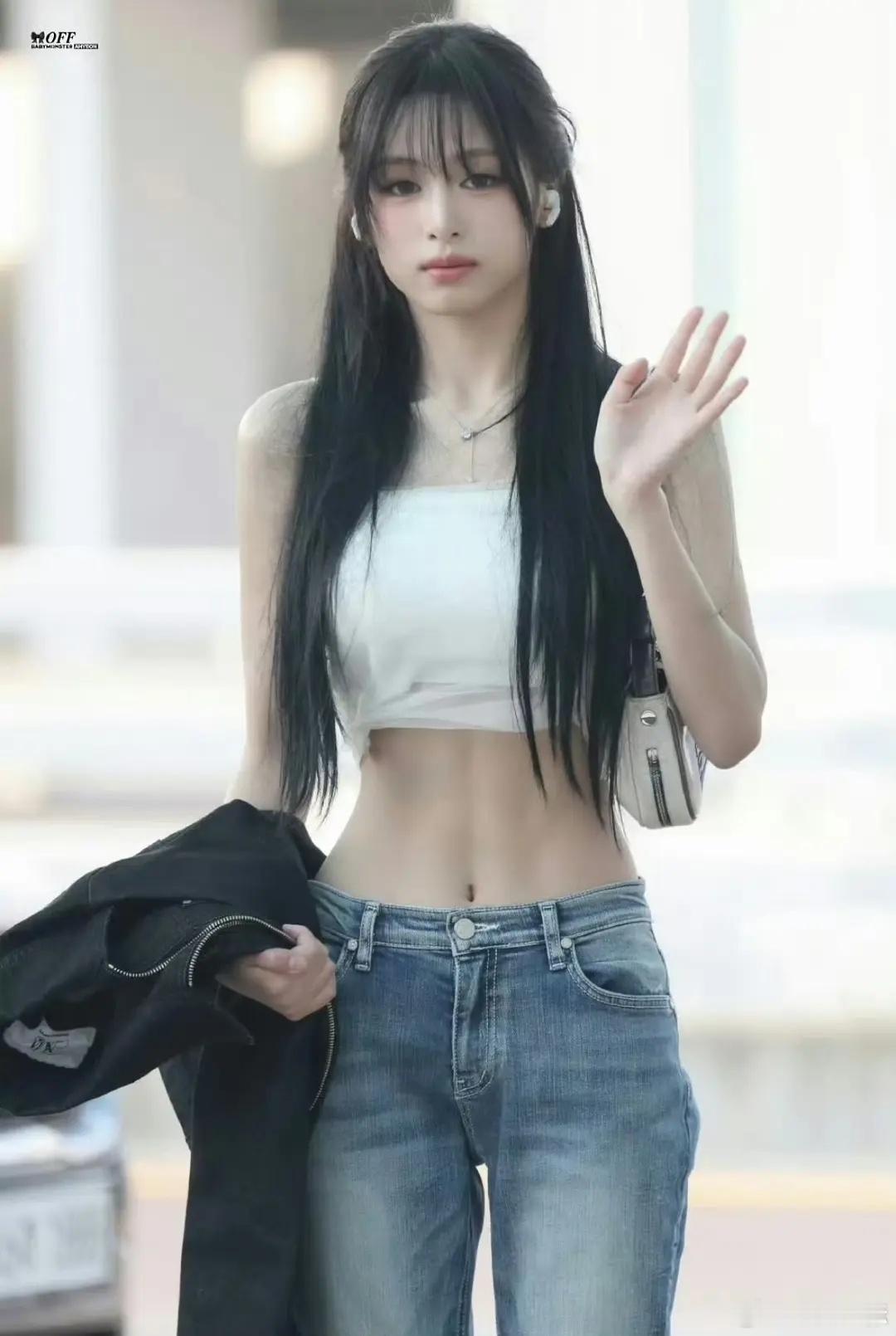 郑雅譞身体那么瘦了，怎么脸看着还是那么大，这种上镜好吃亏 