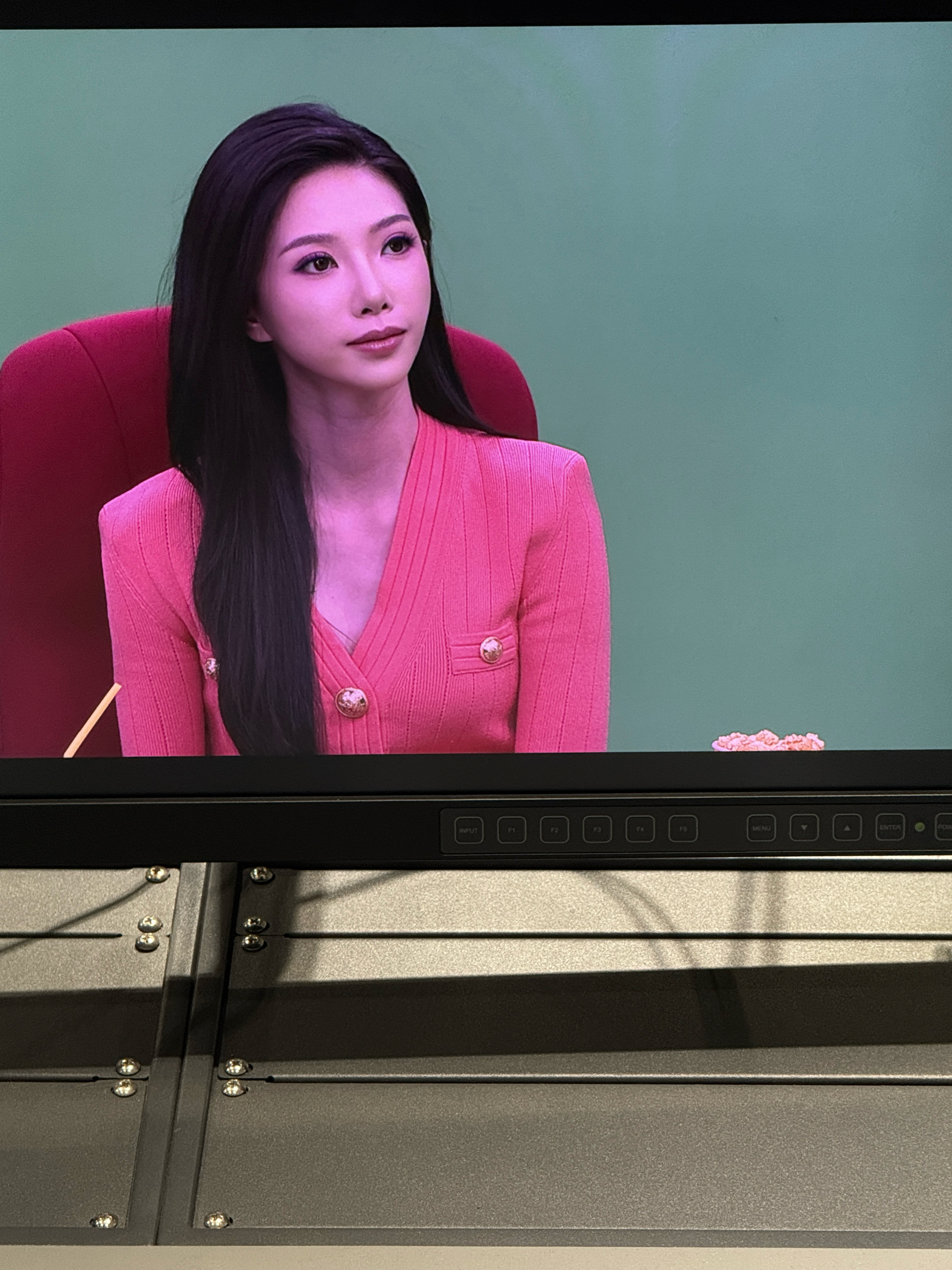 妈妈我上电视啦！今天在CCTV6 聊聊《飞驰人生3》年初四《今日影评》播出~~ 