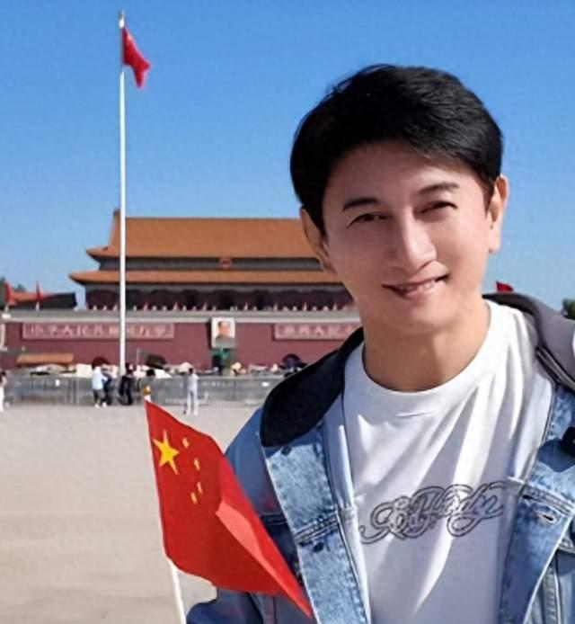 55岁吴奇隆国庆举国旗游北京，活动取消竟说真的不拍戏？