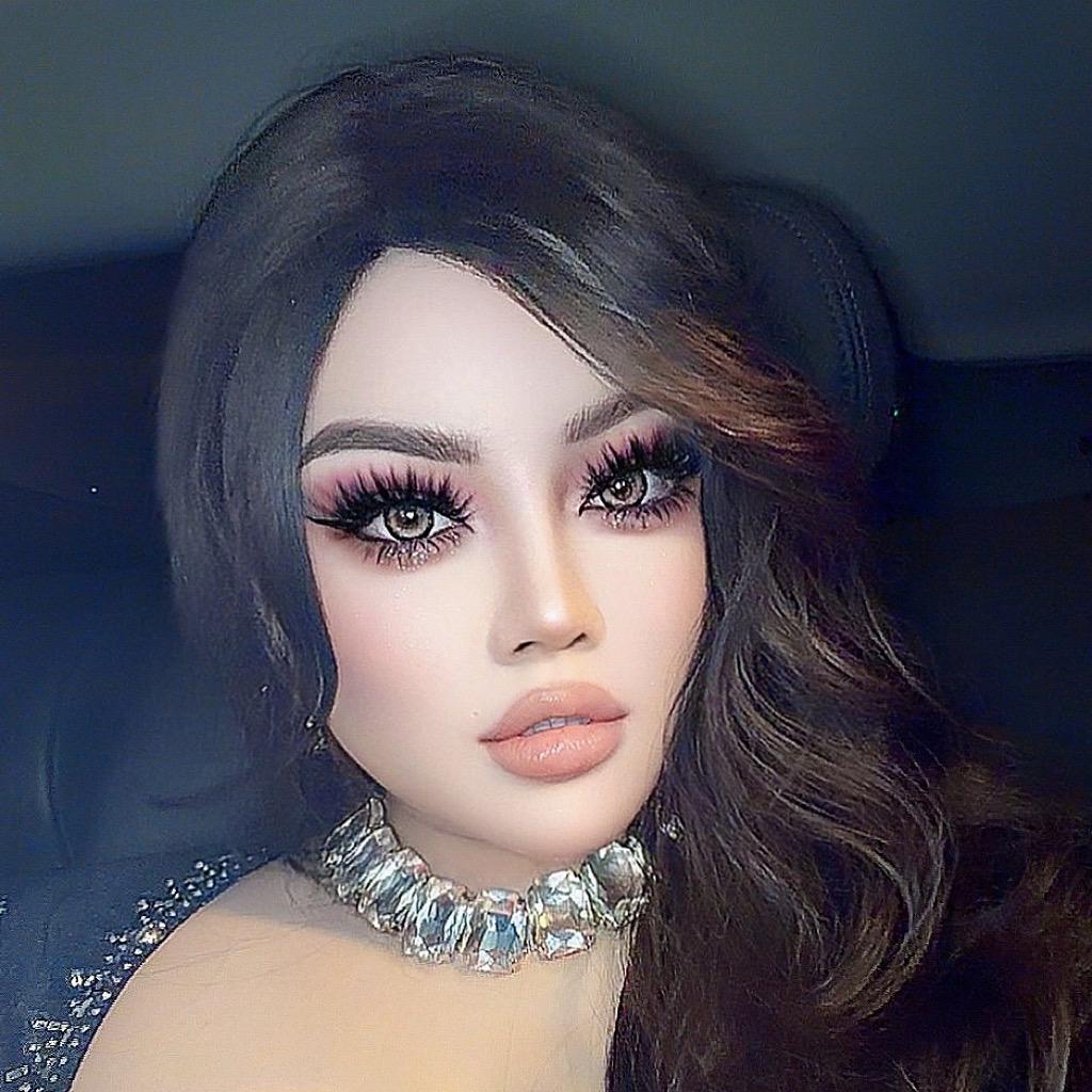 面具派对妆容。