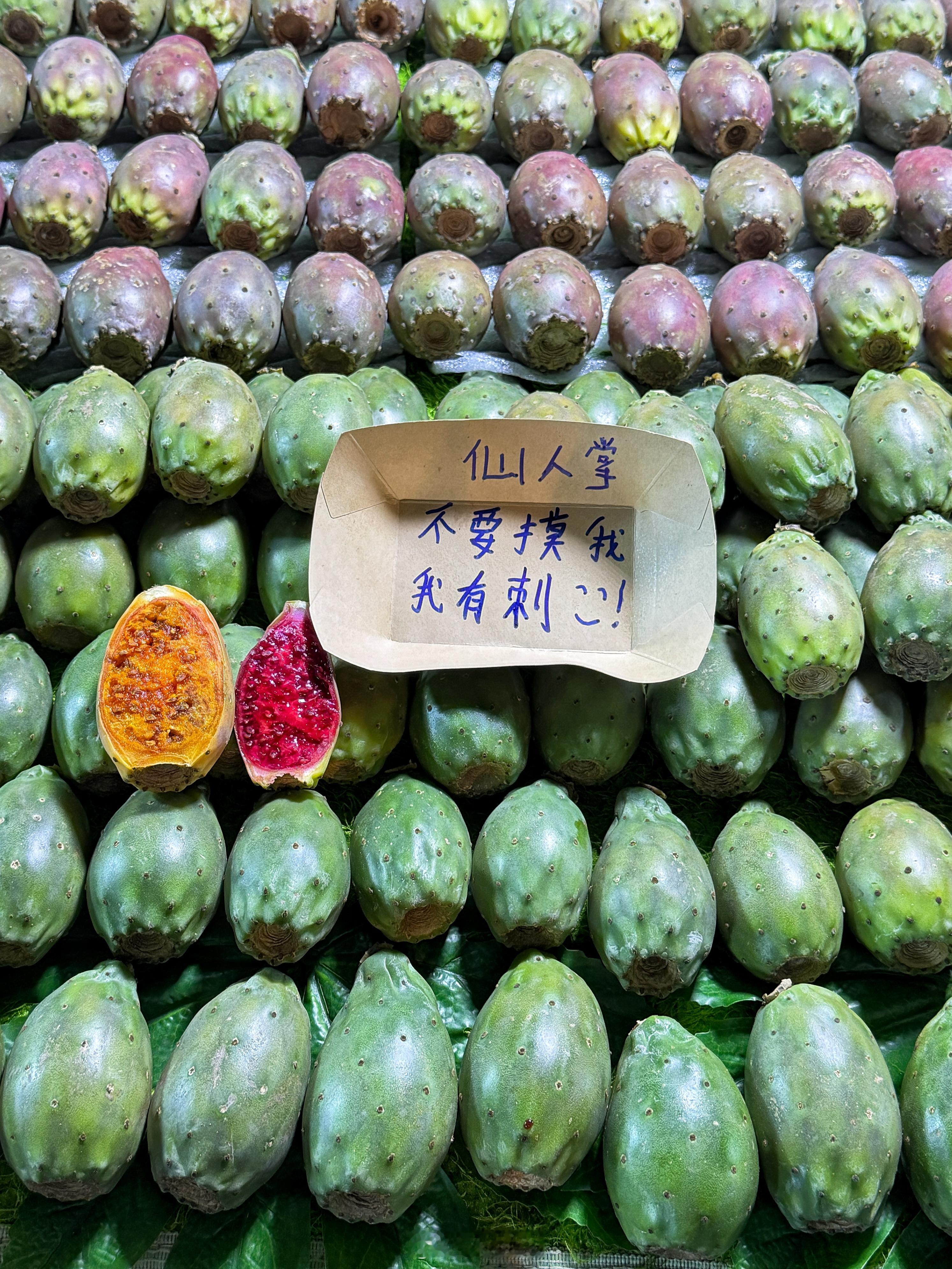 蒙自的米线这么好吃就算了，夜市还这么大这么好吃！ 