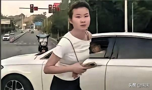 为抢几十秒通行时间把自己送进拘留所，重庆这名女子的账，算得太得不偿失了。

在梁