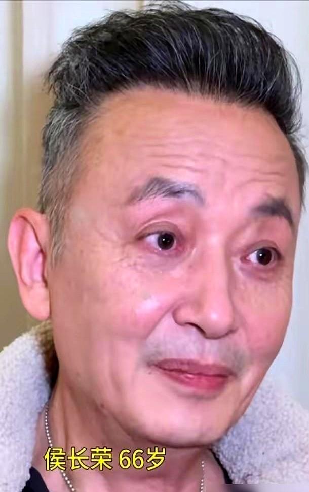 全剧组最帅的男人，却因为个子太高，被导演从贾宝玉的位置上刷了下来。

王扶林导演