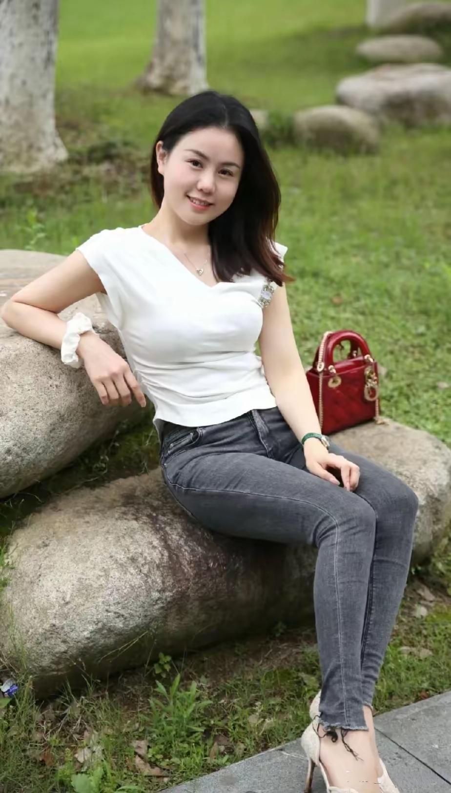 笑容满面，喜自来。