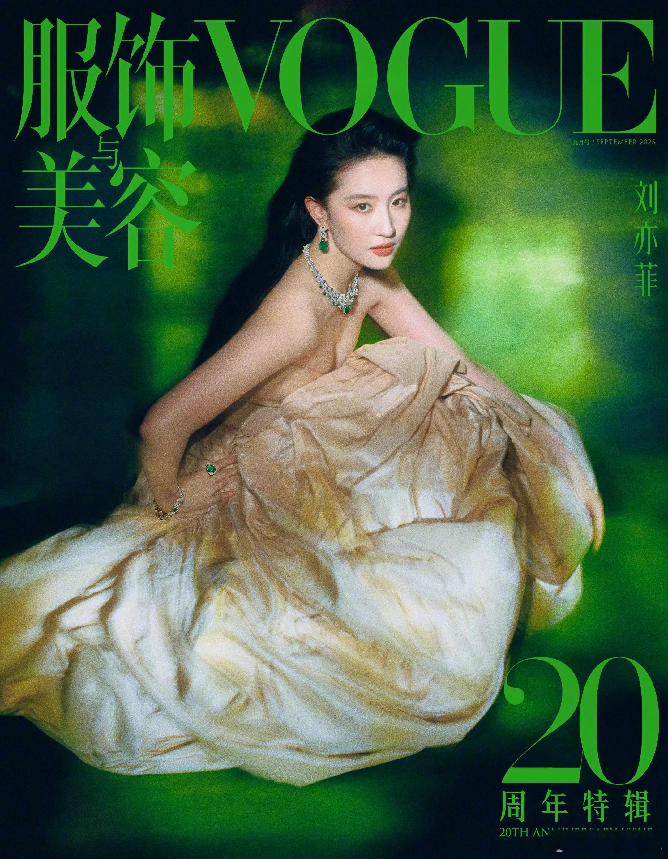 刘亦菲[超话]刘亦菲回望五年前首登封面现实版女主副本！！ ​​​
