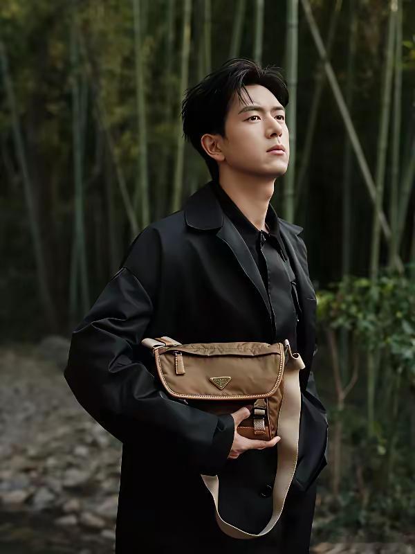不知道你们发现没有每次杨紫和李现在线下参加剧组活动的时候，李现总会把杨紫一个人留