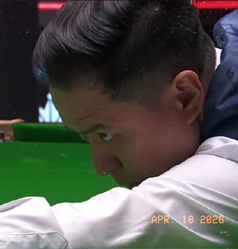 肖国栋与周跃龙上半场2-2握手言和。周跃龙进攻犀利先声夺人，肖国栋稳扎稳打单杆破