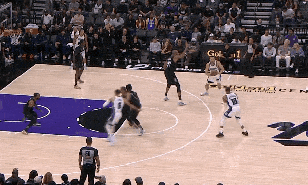 来了！威少无视华子强投三分命中！
在今天NAB常规赛国王对阵森林狼的第一节比赛中