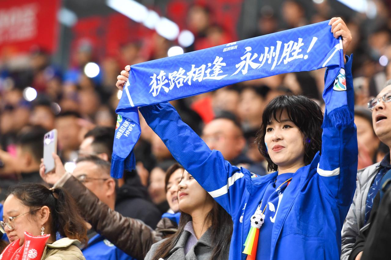平均年龄19.8岁！一群高中生的“逆袭爽文”，让整个湖南沸腾了
永州队夺冠之后，