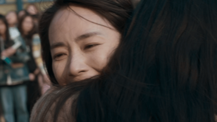 刘雅瑟就这样在剧里阴暗爬行隐身的名字这个演技我真的跪了！2010年和张放一起去跑