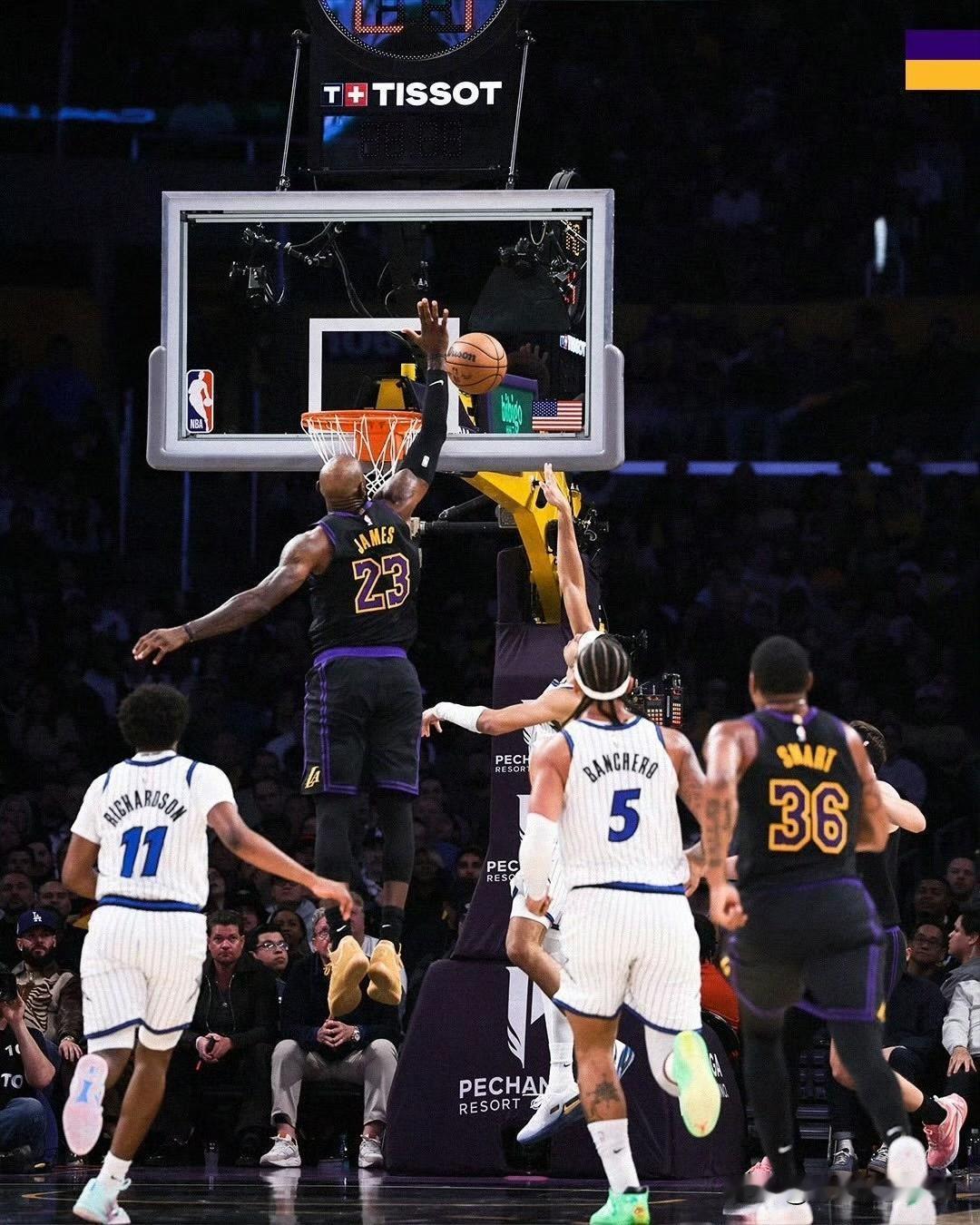 湖人最近打的太不好了，完全没有一点团队篮球的感觉，进攻端一人打、四人看，防守端可