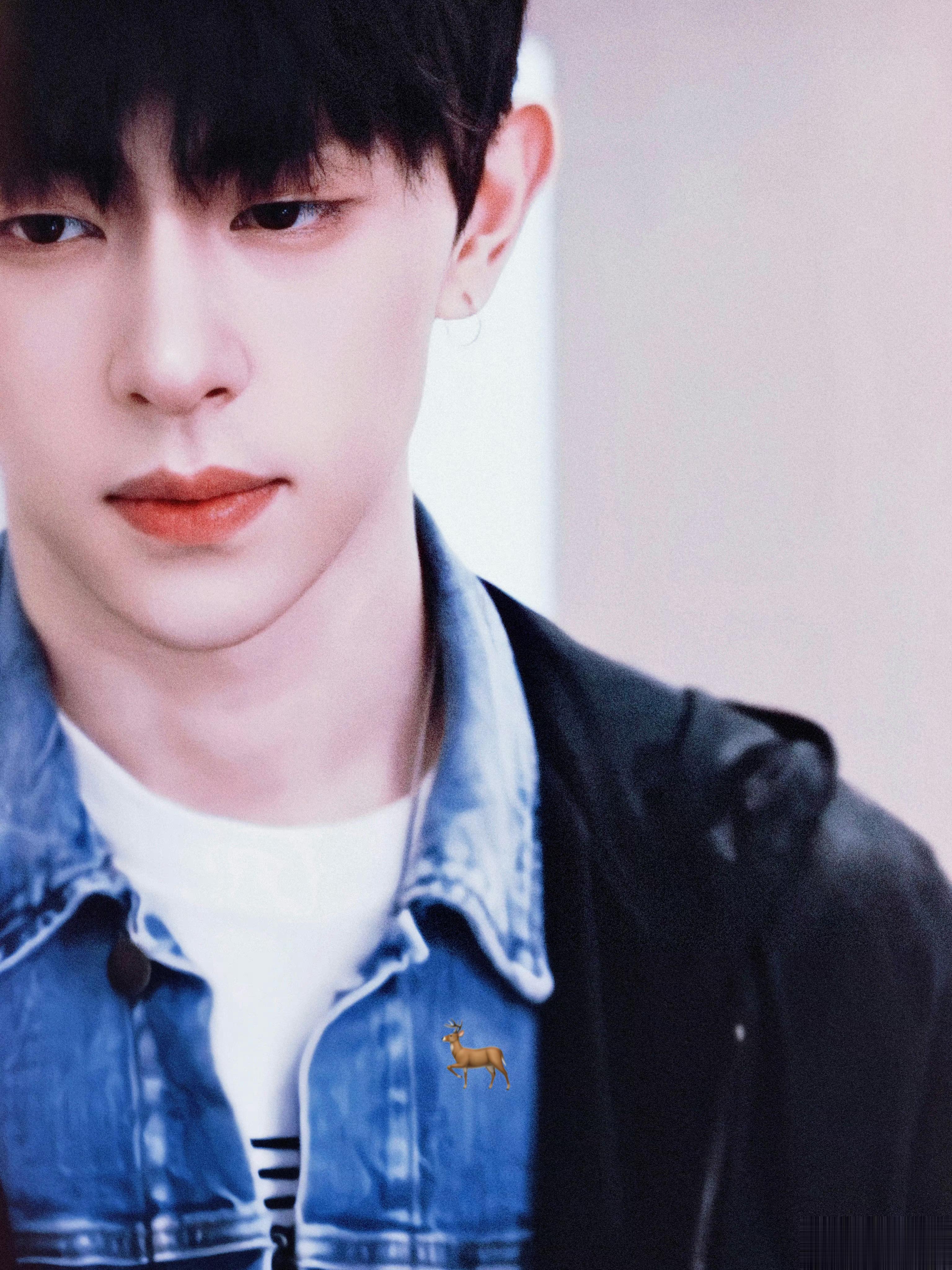  每次觉得这内🐟到处都是不忍直视的吃藕东西而感到深深绝望的时候，灯灯就会化身男