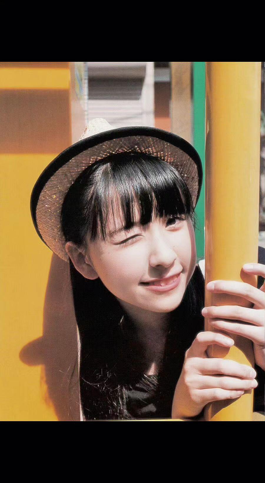 ☀️躲进夏天的转角，草帽偷藏了半张笑脸✨阳光在指缝跳圆舞曲，连影子都在偷笑呢～