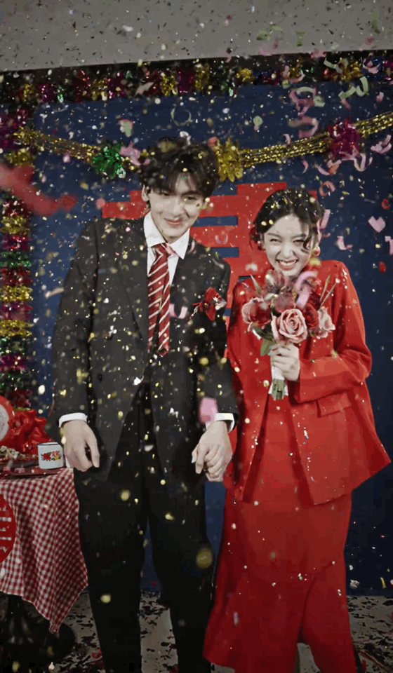 翟潇闻工作室上道 艾玛翟潇闻工作室咋这上道呢？用情深深雨濛濛的bgm打开兰周拉面