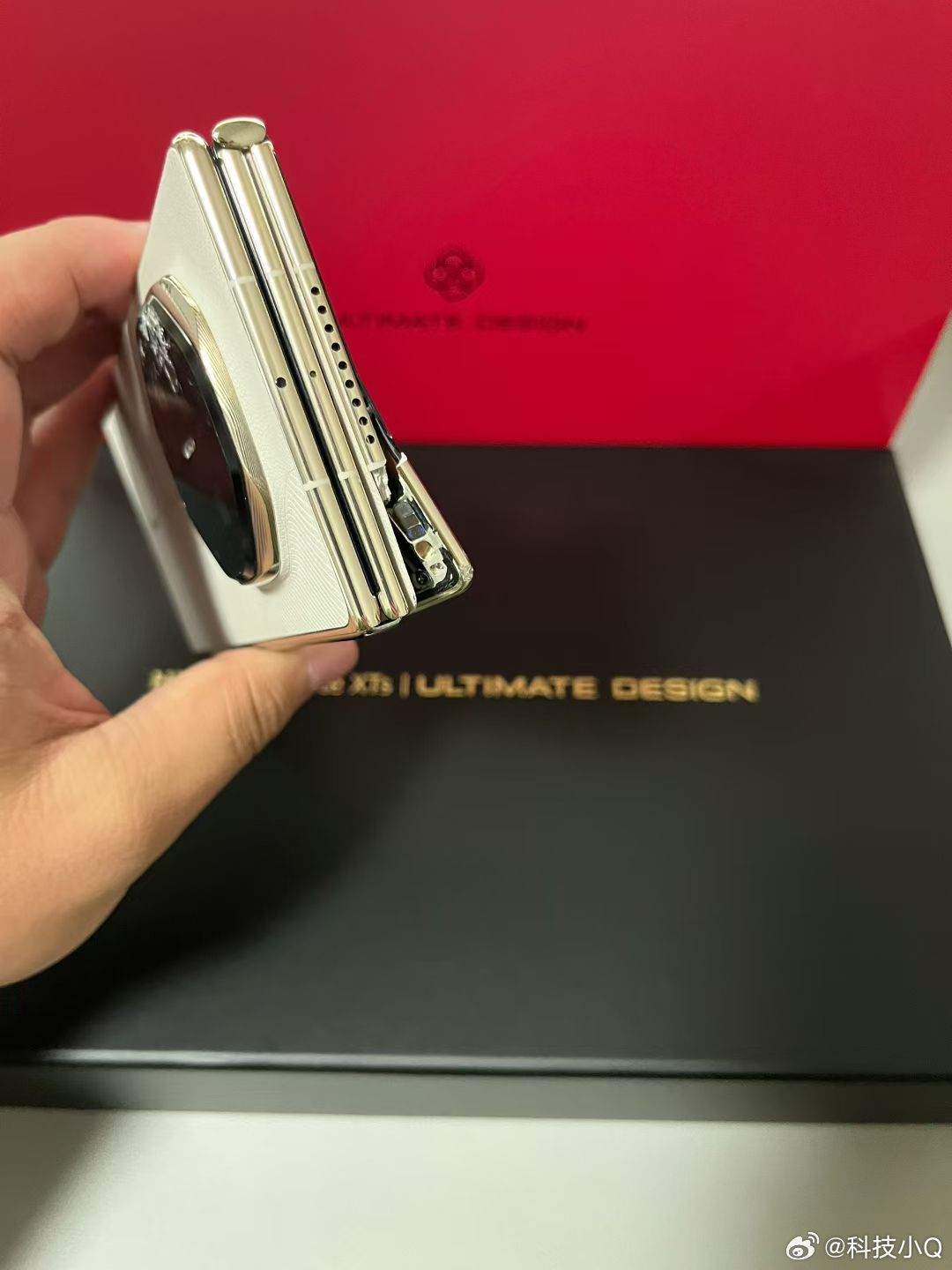 来自起泡泡圈一个礼拜的华为Mate XTs好心疼 ​​​