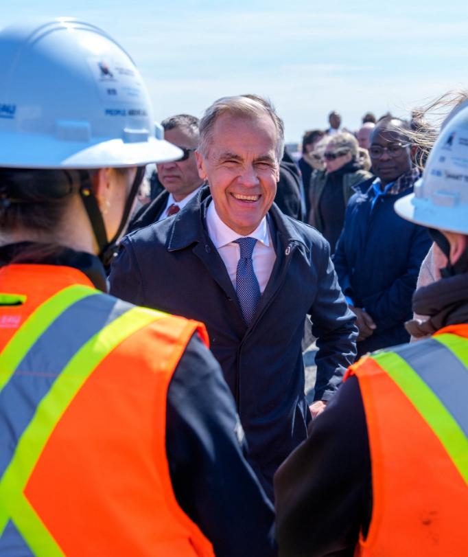 加拿大公开喊话中国
当地时间19日，加拿大总理卡尼发表讲话，他强调，目前和美国的