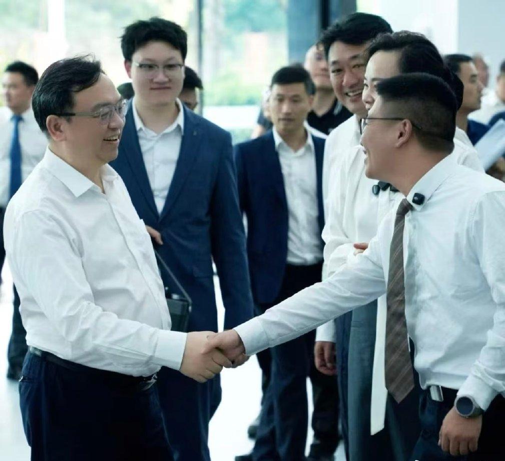 为什么比亚迪的粉丝脾气都那么大？
要说全网声量最大、战斗力最强的粉丝群体，非“迪