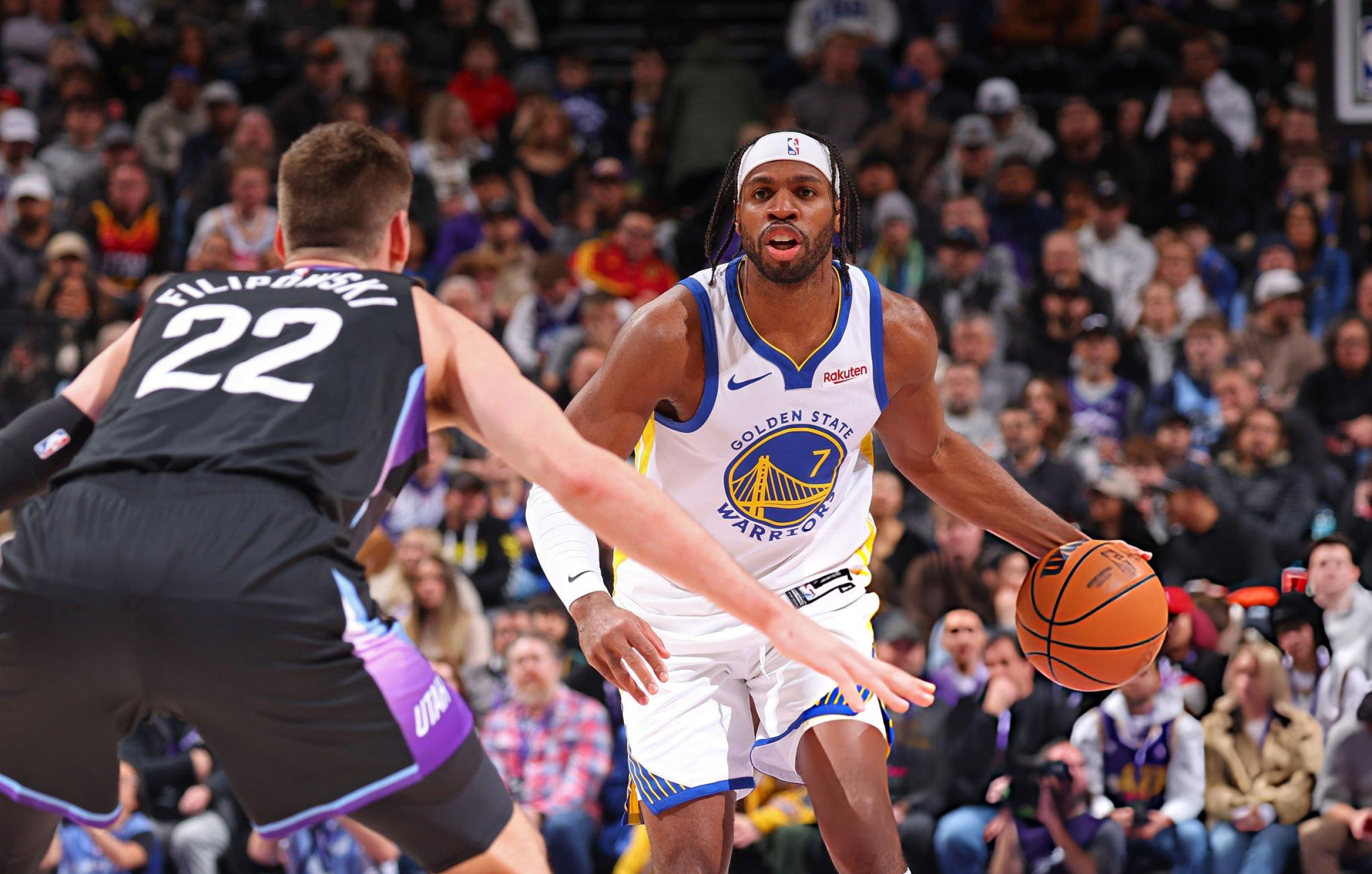 大嘴唇子打得还行库里也说得过去鉴于我毒奶属性穿球衣不吉利这个事情我决定评论区送件