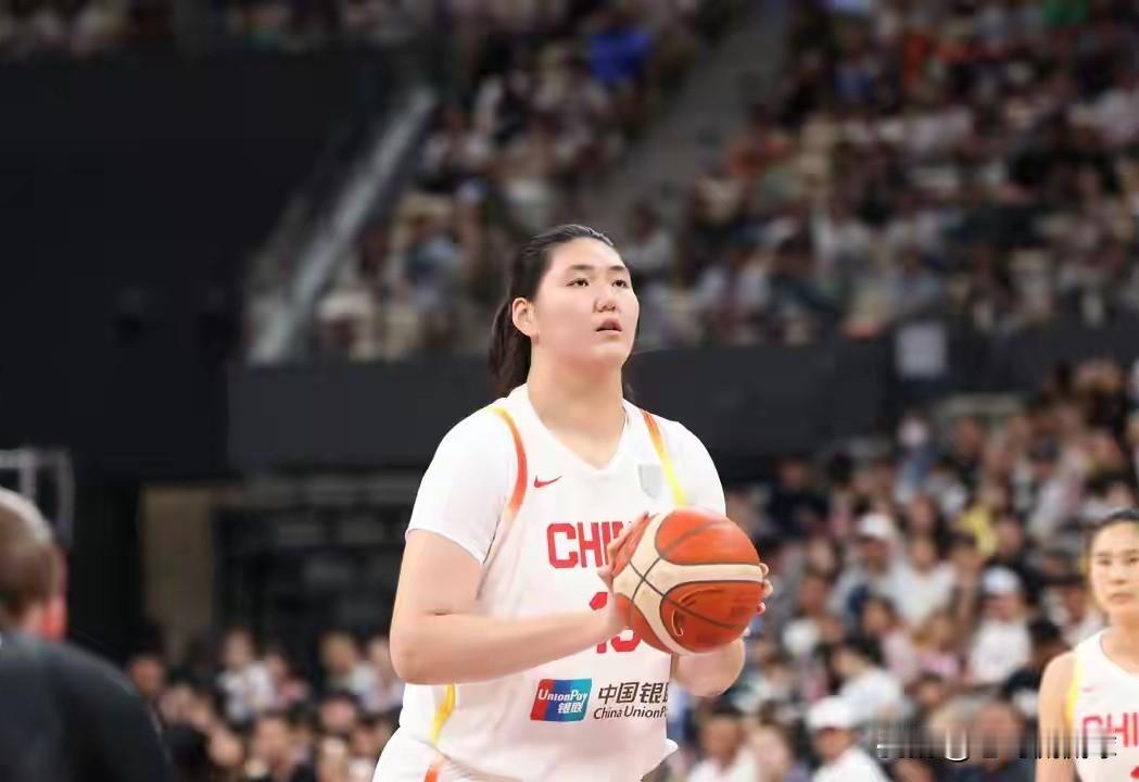 中国女篮中锋张子宇的进攻效率真是高得吓人！虽然今天中国女篮在热身赛中以74：76