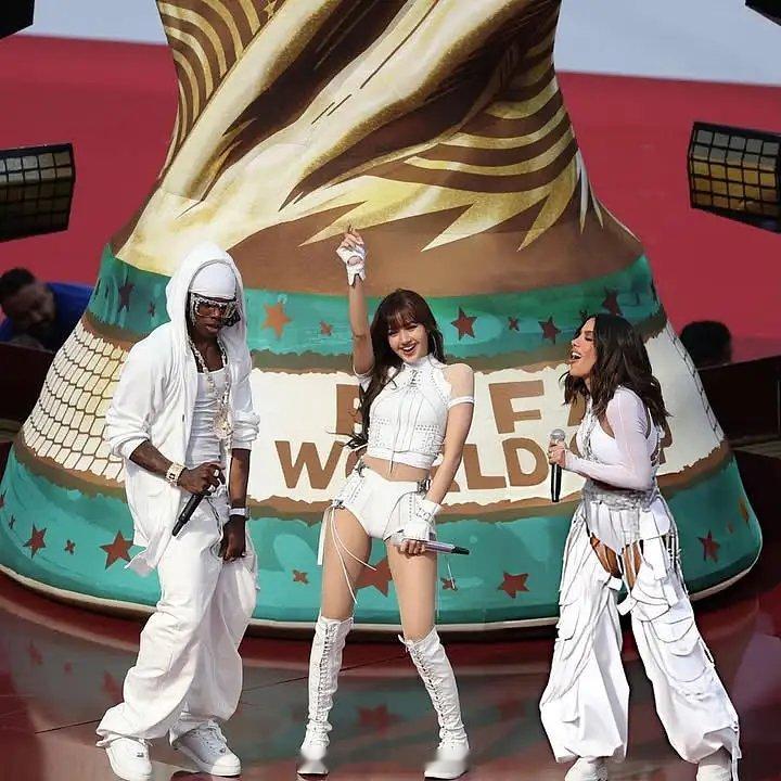 世界杯每日风景线：Kpop女神Lisa亮相，巴拉圭乳神再现美加墨世界杯已经来到了