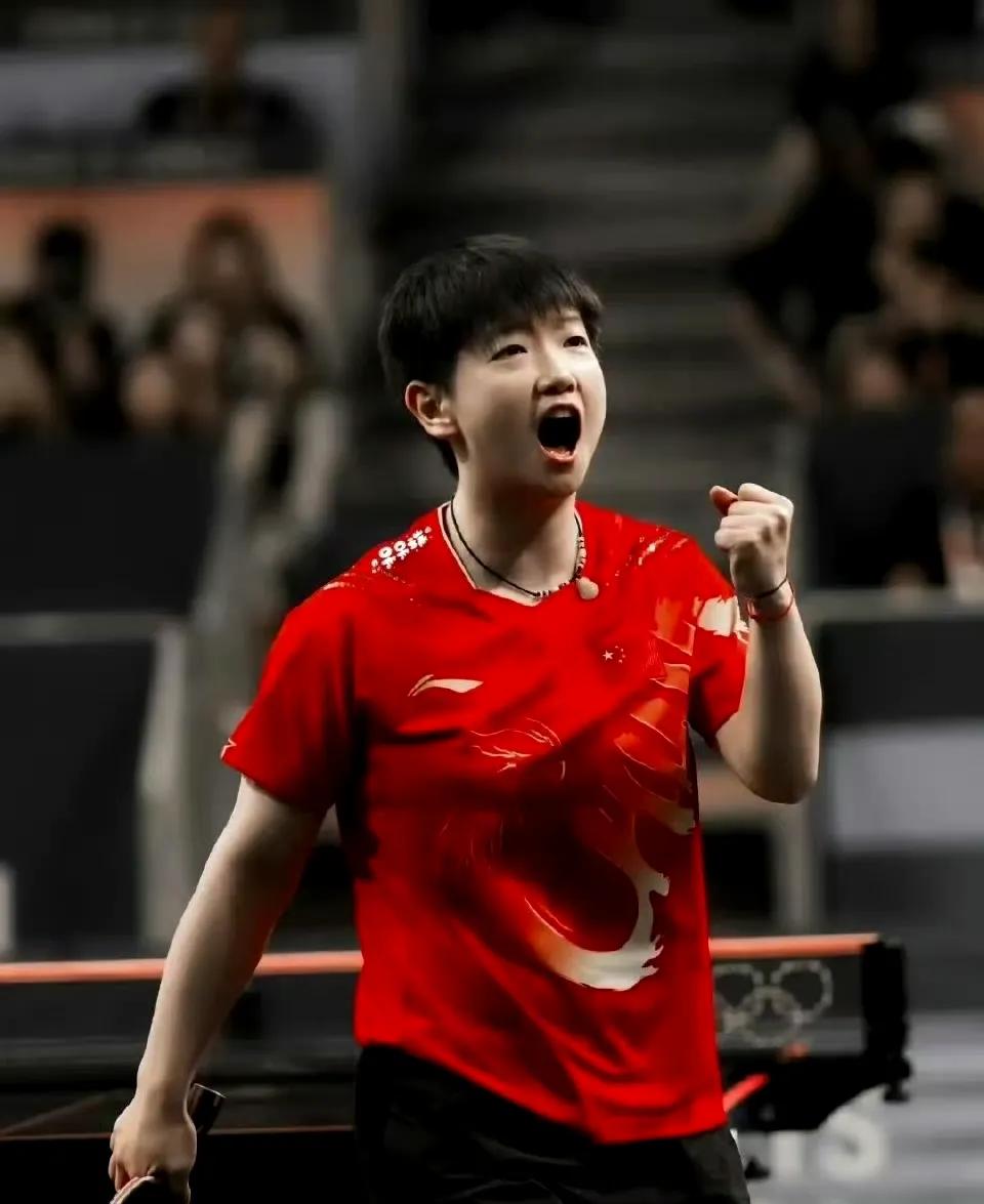 从外协和国内队友，
几乎所有的对手都在研究孙颖莎，
研究她的每个发球，
每一战术