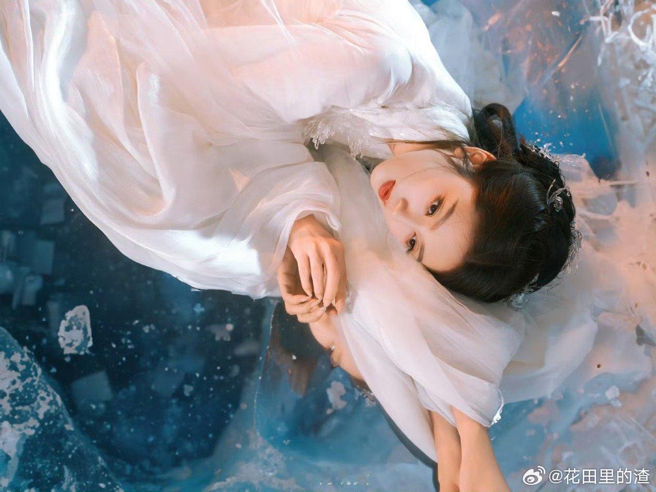 何瑞贤在仙侠赛道杀疯了 天呐，何瑞贤一踏入仙侠剧，凭借自身清冷感就像开了挂。素雅